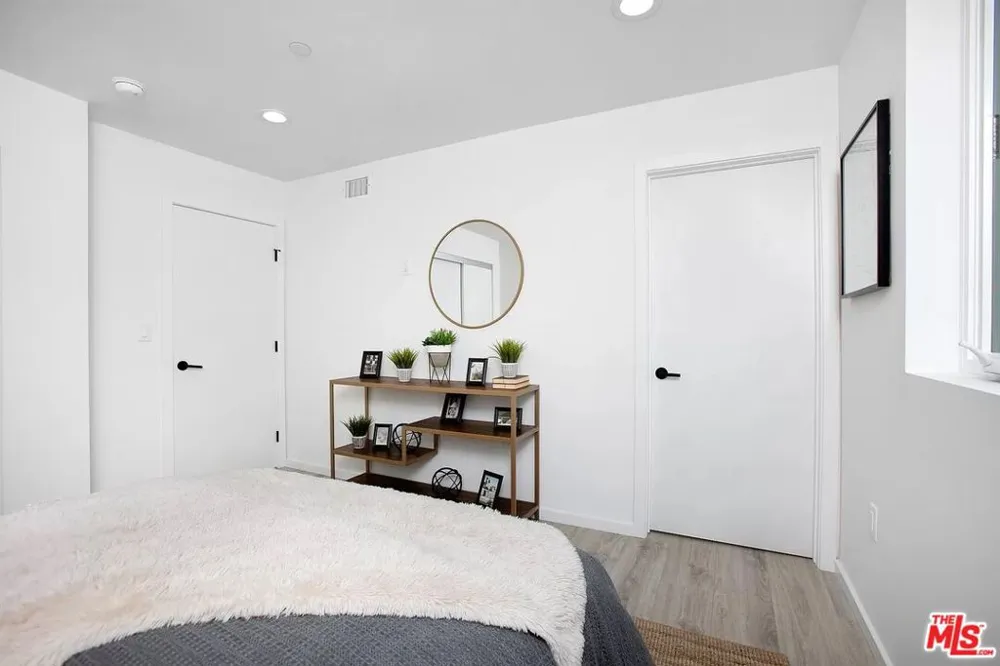 945 Oxford Avenue #11 Los Angeles, CA 90029