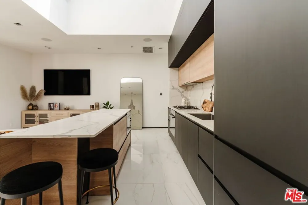 1253 Sweetzer Avenue #6 West Hollywood, CA 90069
