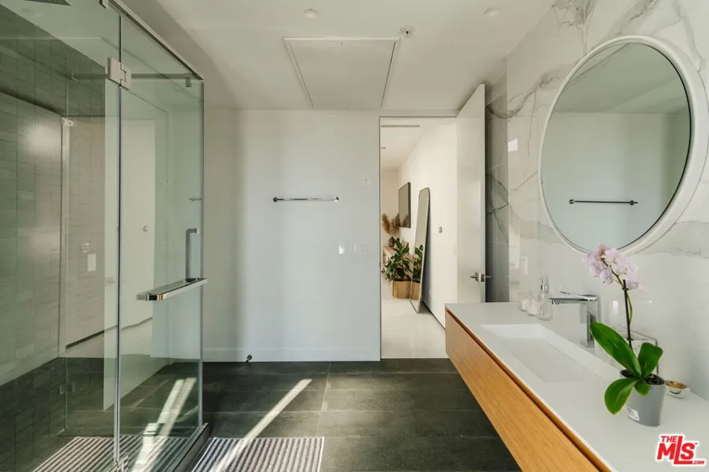 1253 Sweetzer Avenue #6 West Hollywood, CA 90069