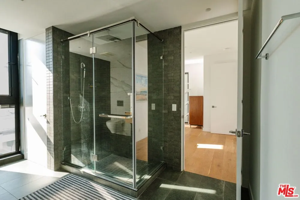 1253 Sweetzer Avenue #6 West Hollywood, CA 90069