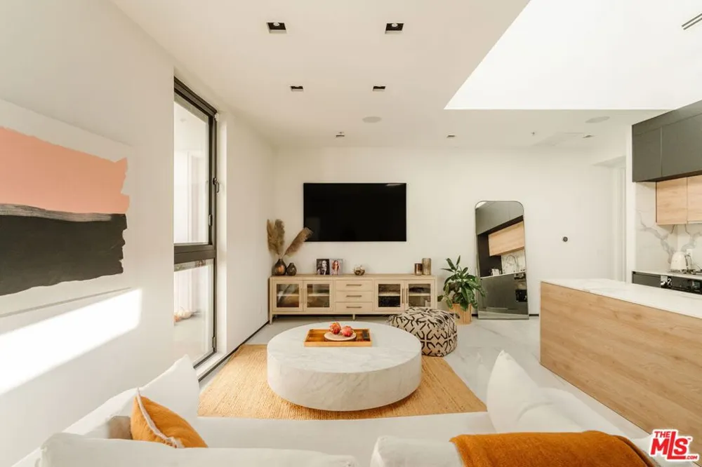 1253 Sweetzer Avenue #6 West Hollywood, CA 90069