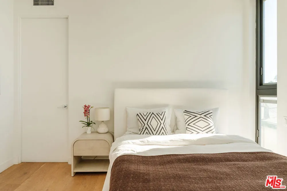 1253 Sweetzer Avenue #6 West Hollywood, CA 90069