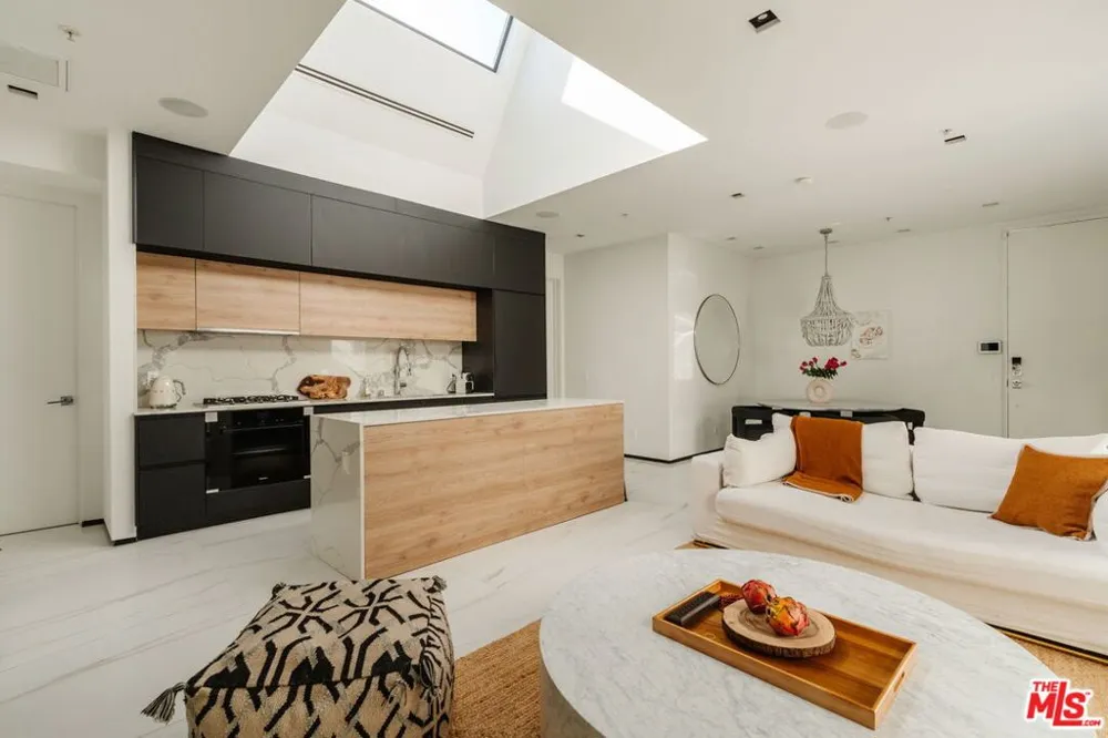 1253 Sweetzer Avenue #6 West Hollywood, CA 90069