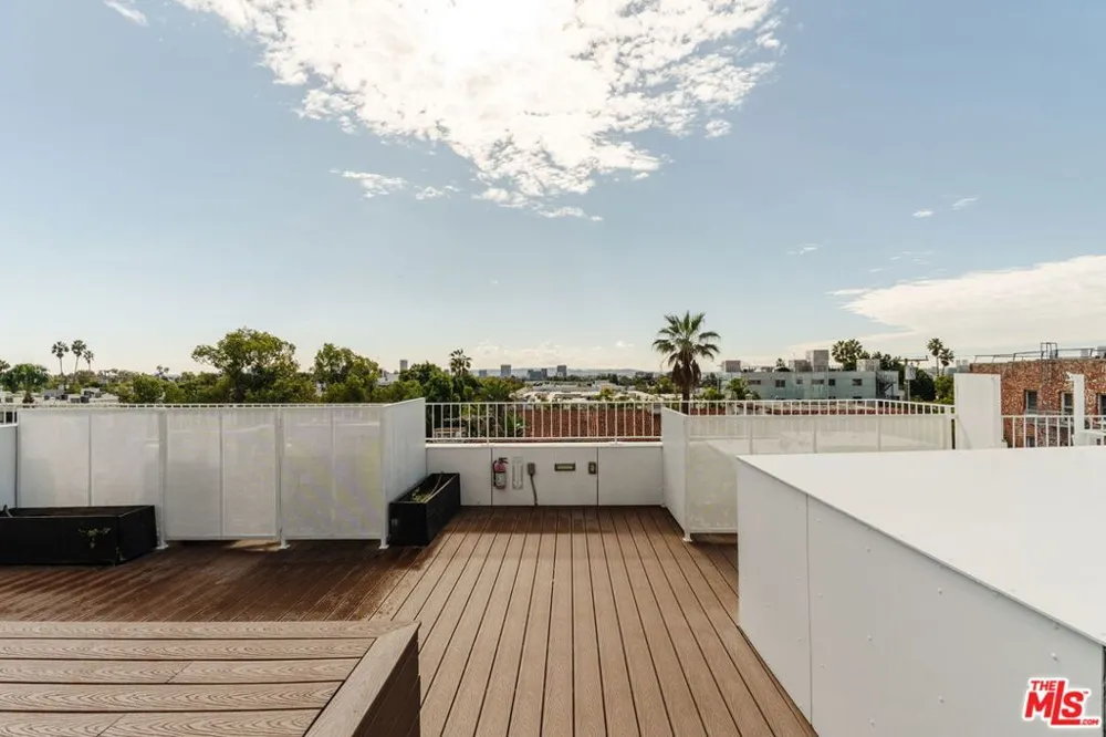 1253 Sweetzer Avenue #6 West Hollywood, CA 90069