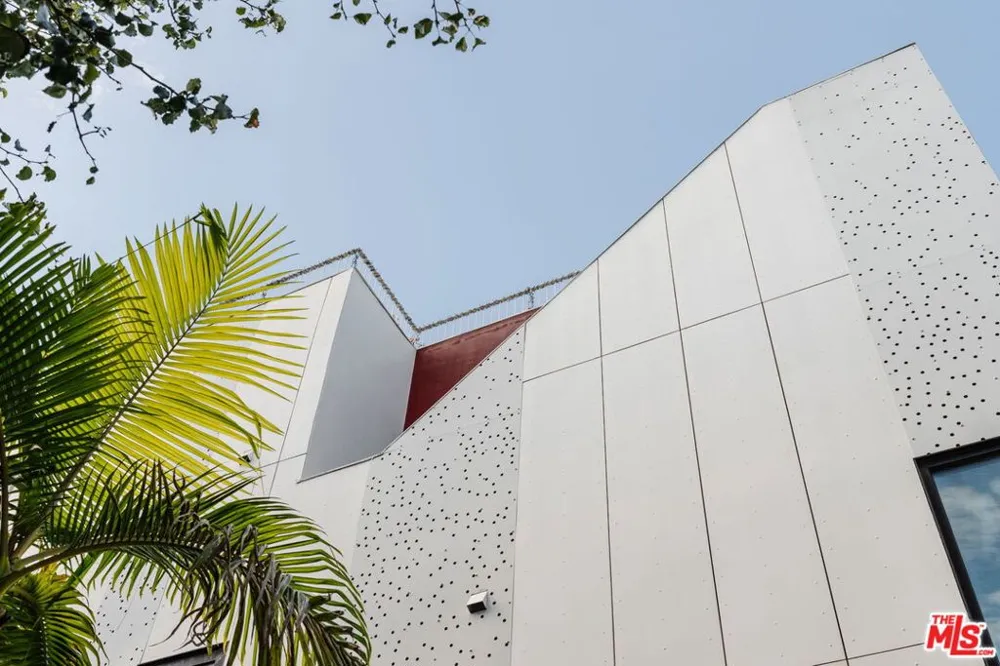 1253 Sweetzer Avenue #6 West Hollywood, CA 90069
