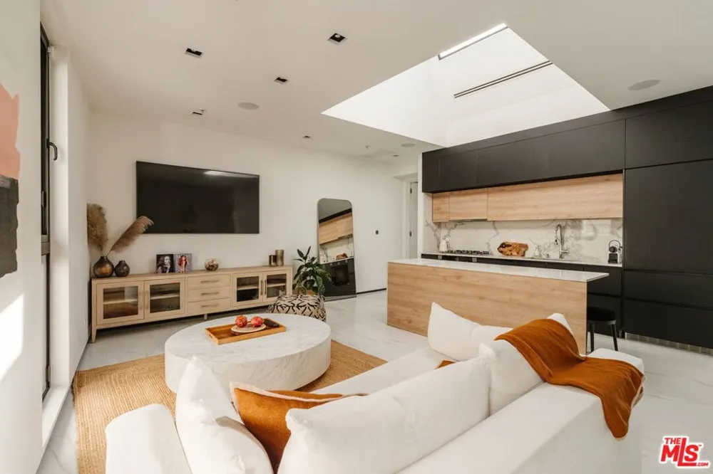 1253 Sweetzer Avenue #6 West Hollywood, CA 90069