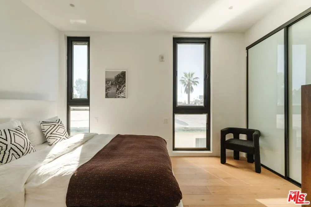 1253 Sweetzer Avenue #6 West Hollywood, CA 90069