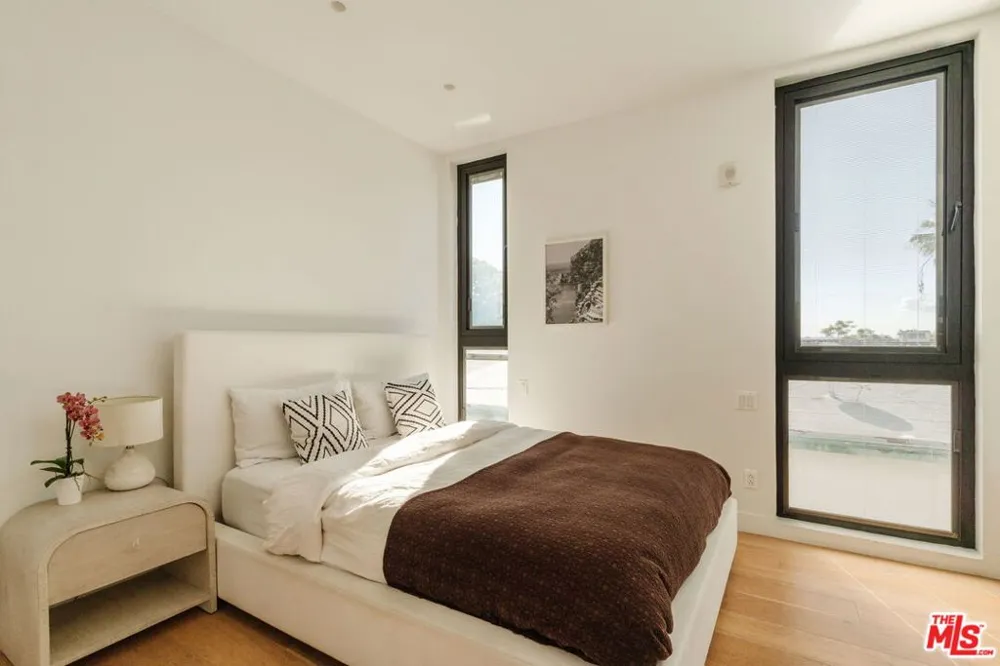 1253 Sweetzer Avenue #6 West Hollywood, CA 90069