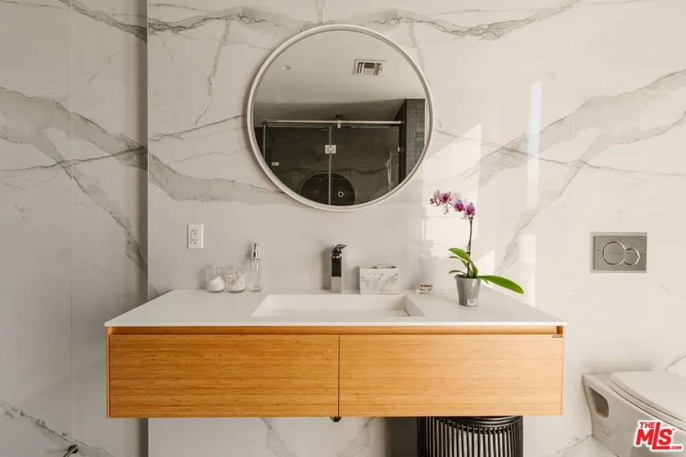 1253 Sweetzer Avenue #6 West Hollywood, CA 90069