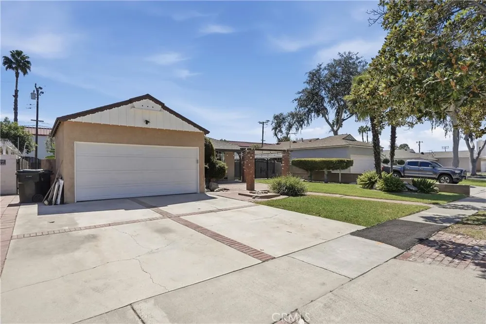206 E Rosslynn Fullerton, CA 92832