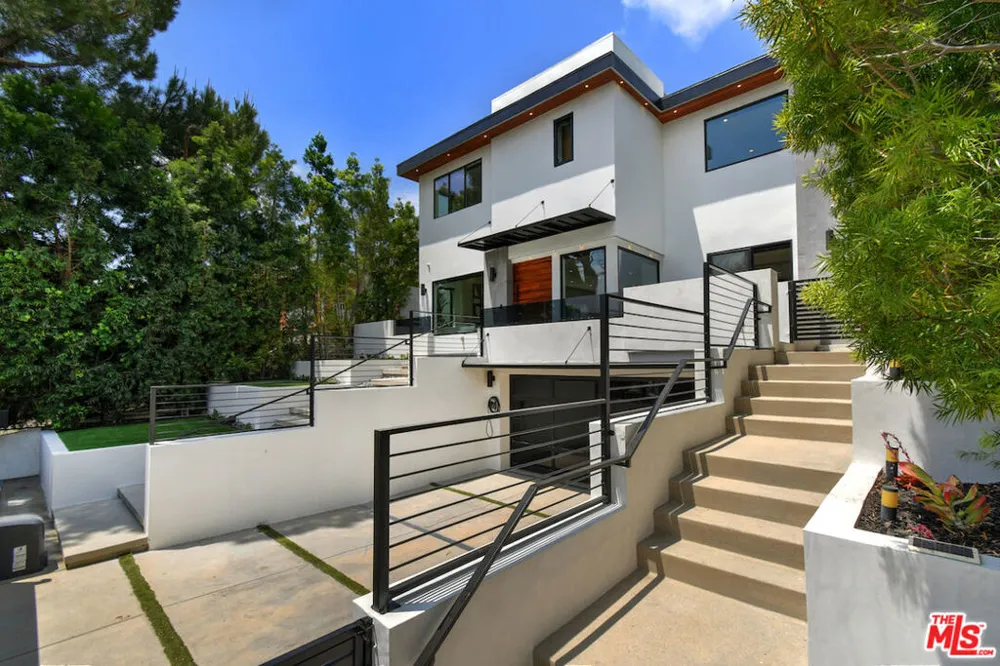 4233 Costello Avenue Sherman Oaks, CA 91423