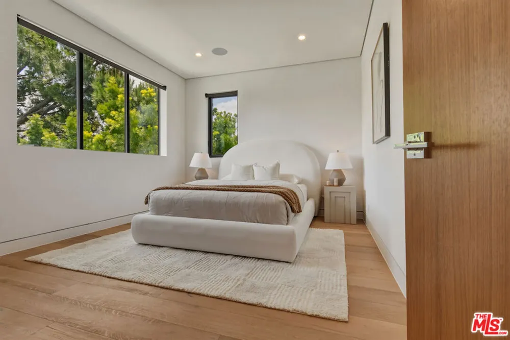 4233 Costello Avenue Sherman Oaks, CA 91423