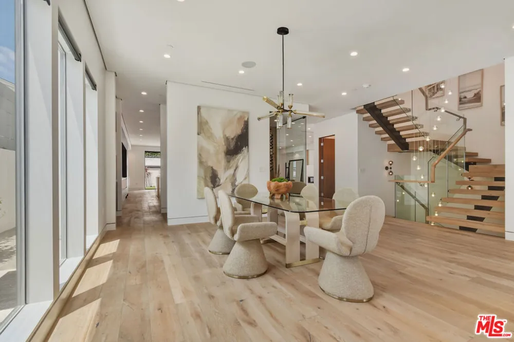 4233 Costello Avenue Sherman Oaks, CA 91423