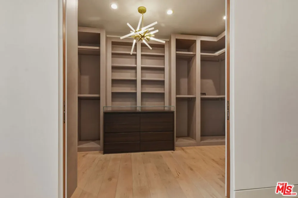 4233 Costello Avenue Sherman Oaks, CA 91423