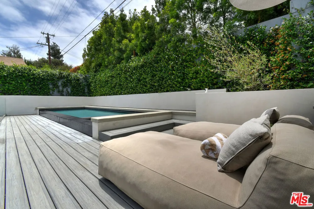 4233 Costello Avenue Sherman Oaks, CA 91423