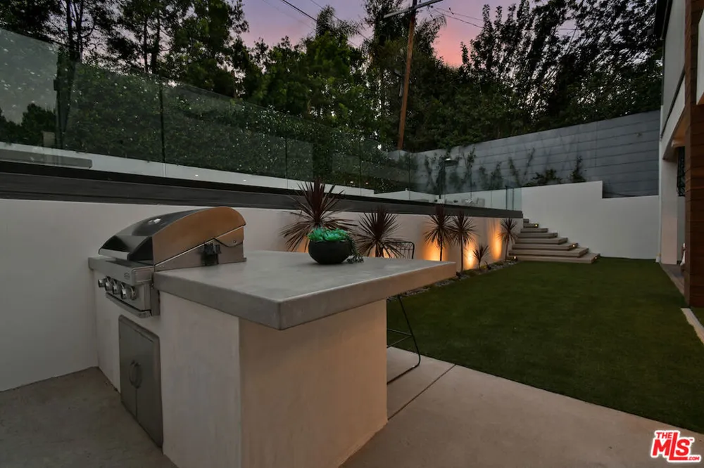 4233 Costello Avenue Sherman Oaks, CA 91423
