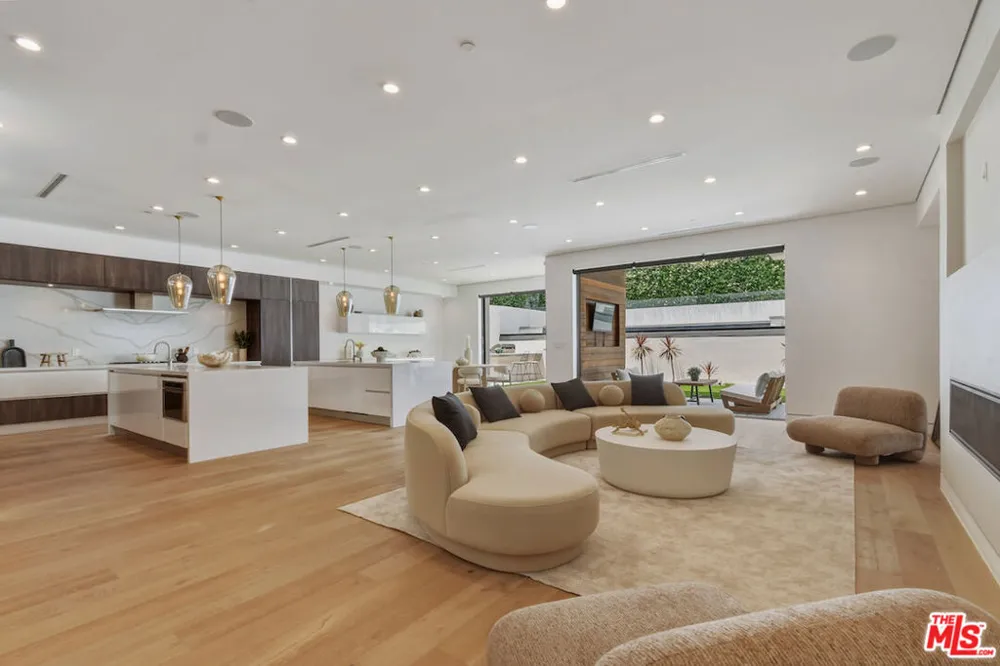 4233 Costello Avenue Sherman Oaks, CA 91423