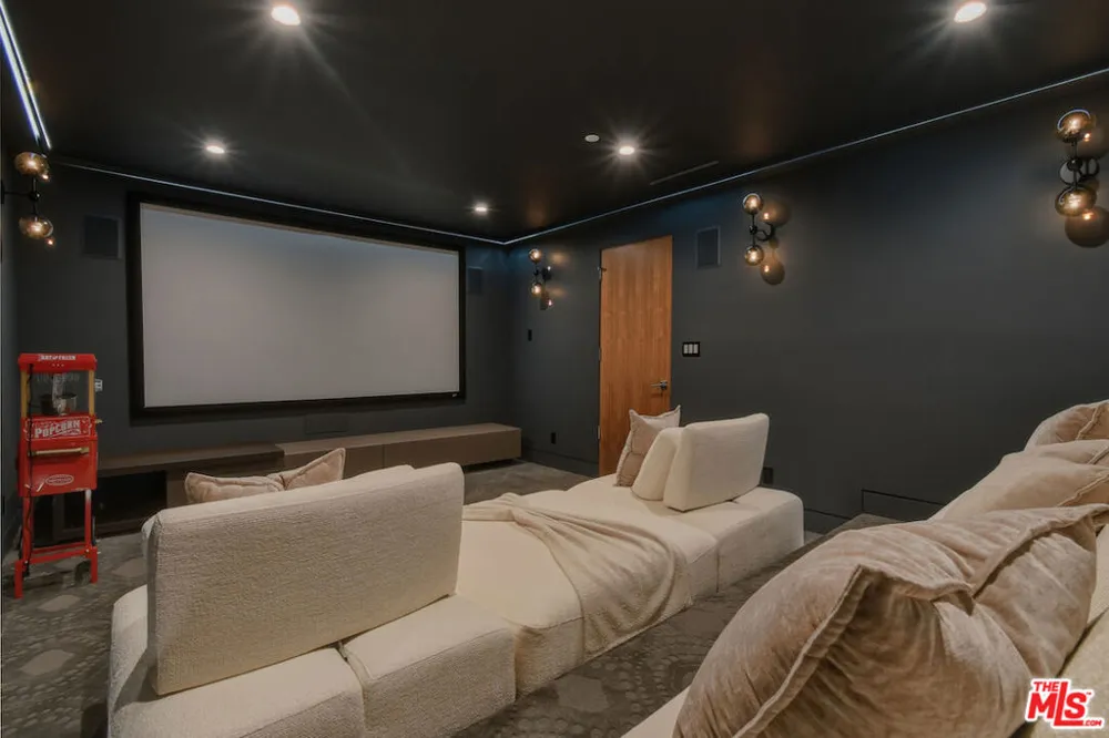 4233 Costello Avenue Sherman Oaks, CA 91423