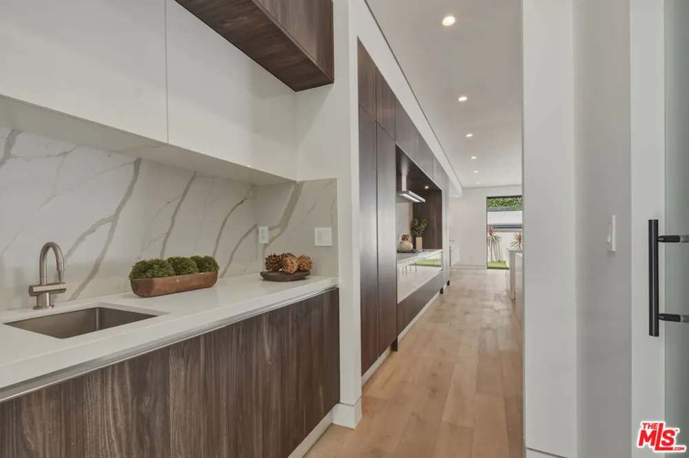 4233 Costello Avenue Sherman Oaks, CA 91423