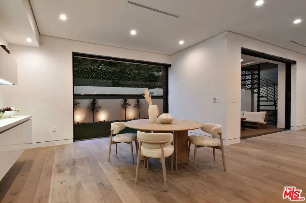 4233 Costello Avenue Sherman Oaks, CA 91423