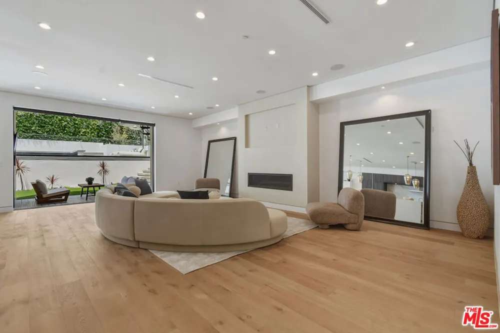 4233 Costello Avenue Sherman Oaks, CA 91423