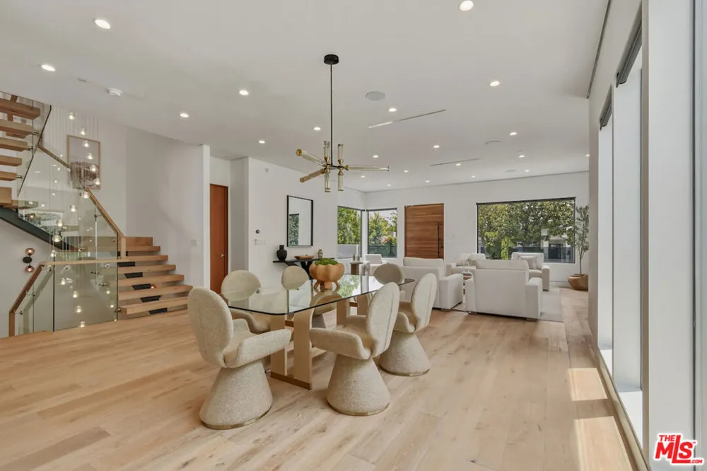 4233 Costello Avenue Sherman Oaks, CA 91423