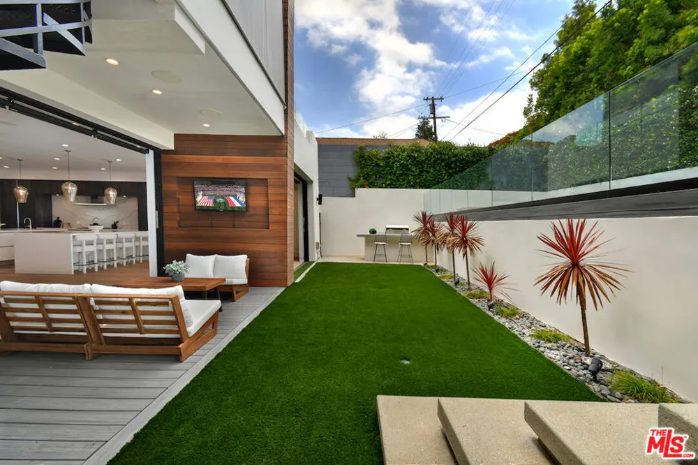 4233 Costello Avenue Sherman Oaks, CA 91423