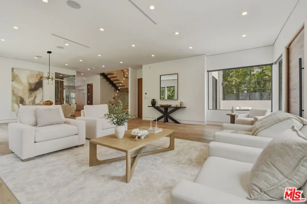 4233 Costello Avenue Sherman Oaks, CA 91423