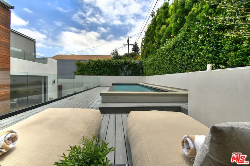 4233 Costello Avenue Sherman Oaks, CA 91423