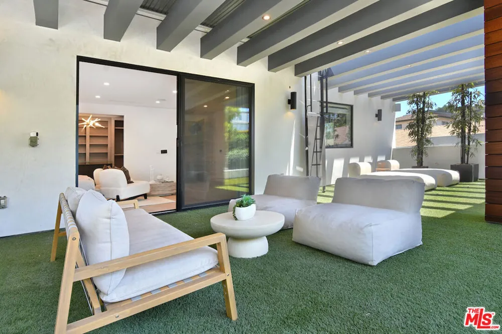 4233 Costello Avenue Sherman Oaks, CA 91423