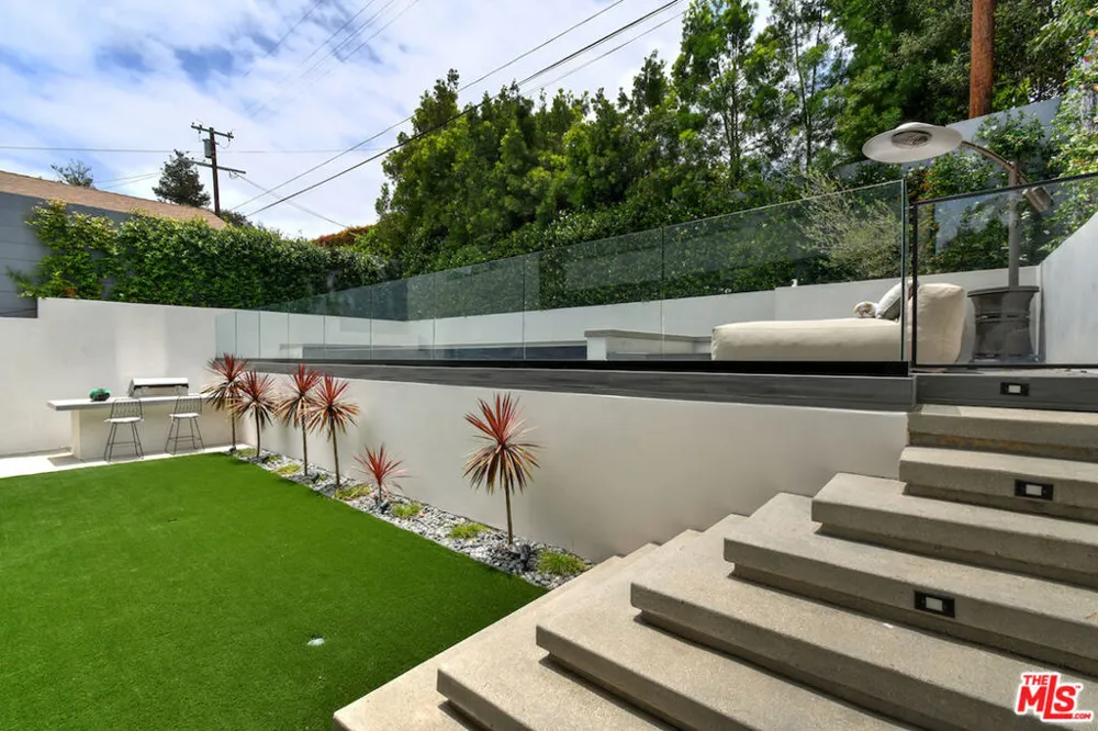 4233 Costello Avenue Sherman Oaks, CA 91423