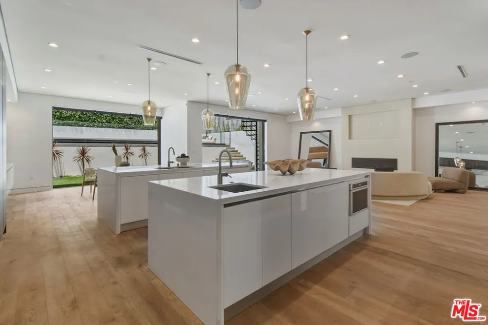4233 Costello Avenue Sherman Oaks, CA 91423