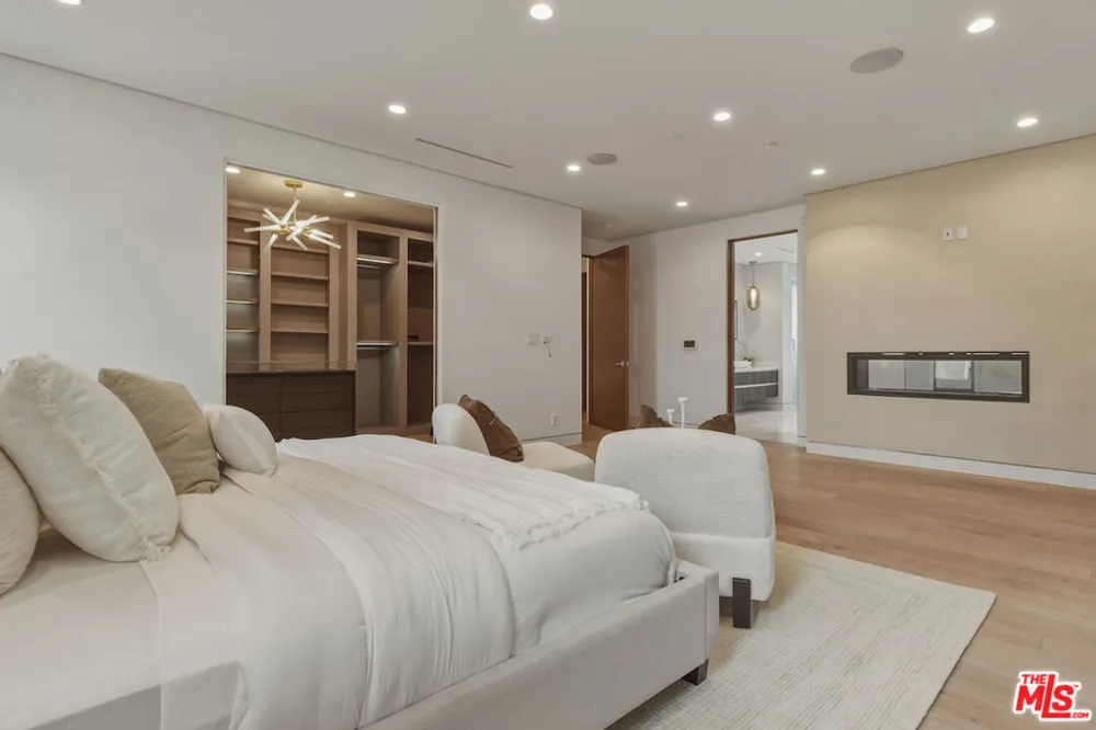 4233 Costello Avenue Sherman Oaks, CA 91423