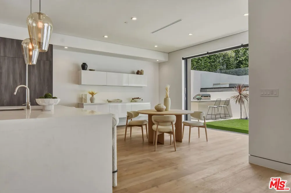 4233 Costello Avenue Sherman Oaks, CA 91423
