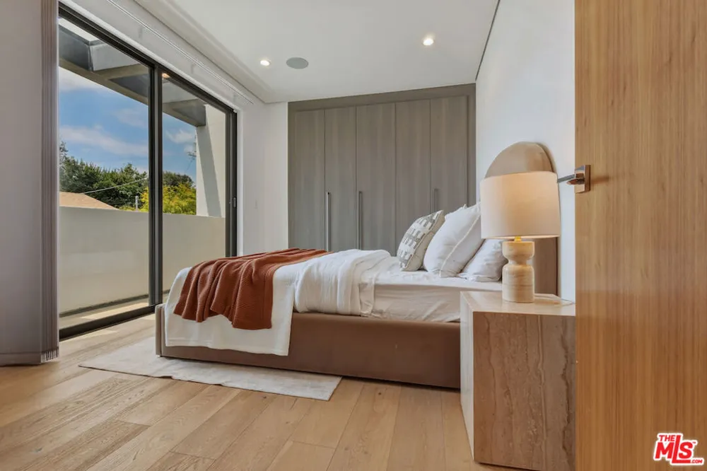 4233 Costello Avenue Sherman Oaks, CA 91423