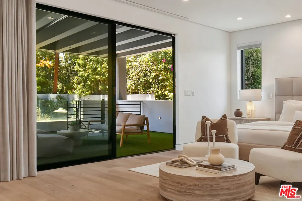 4233 Costello Avenue Sherman Oaks, CA 91423