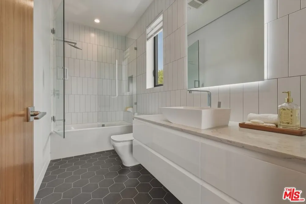 4233 Costello Avenue Sherman Oaks, CA 91423