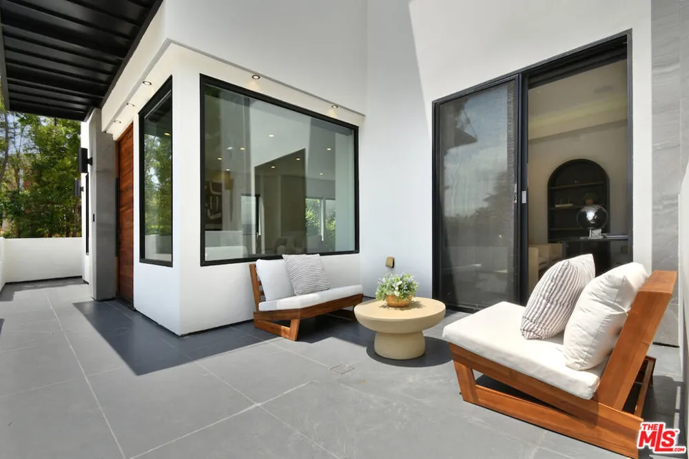 4233 Costello Avenue Sherman Oaks, CA 91423
