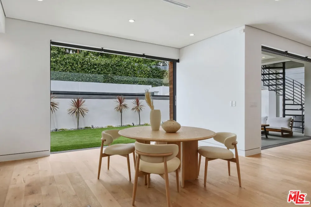 4233 Costello Avenue Sherman Oaks, CA 91423