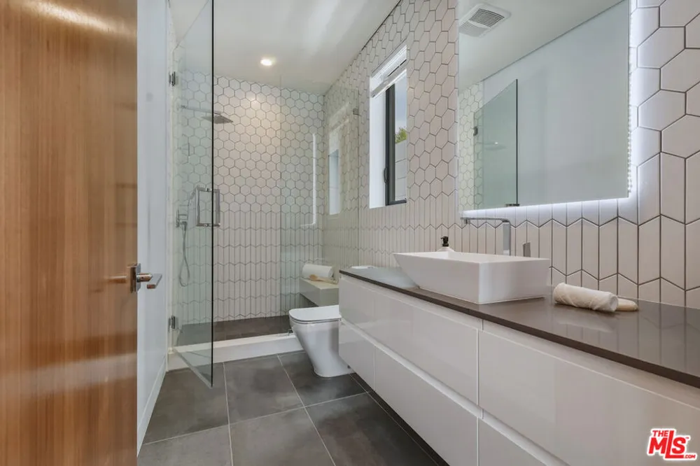 4233 Costello Avenue Sherman Oaks, CA 91423