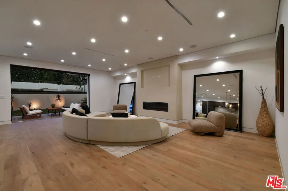 4233 Costello Avenue Sherman Oaks, CA 91423