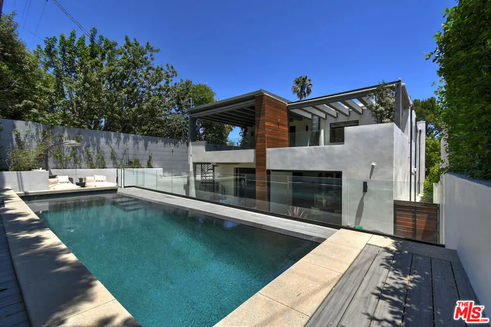 4233 Costello Avenue Sherman Oaks, CA 91423