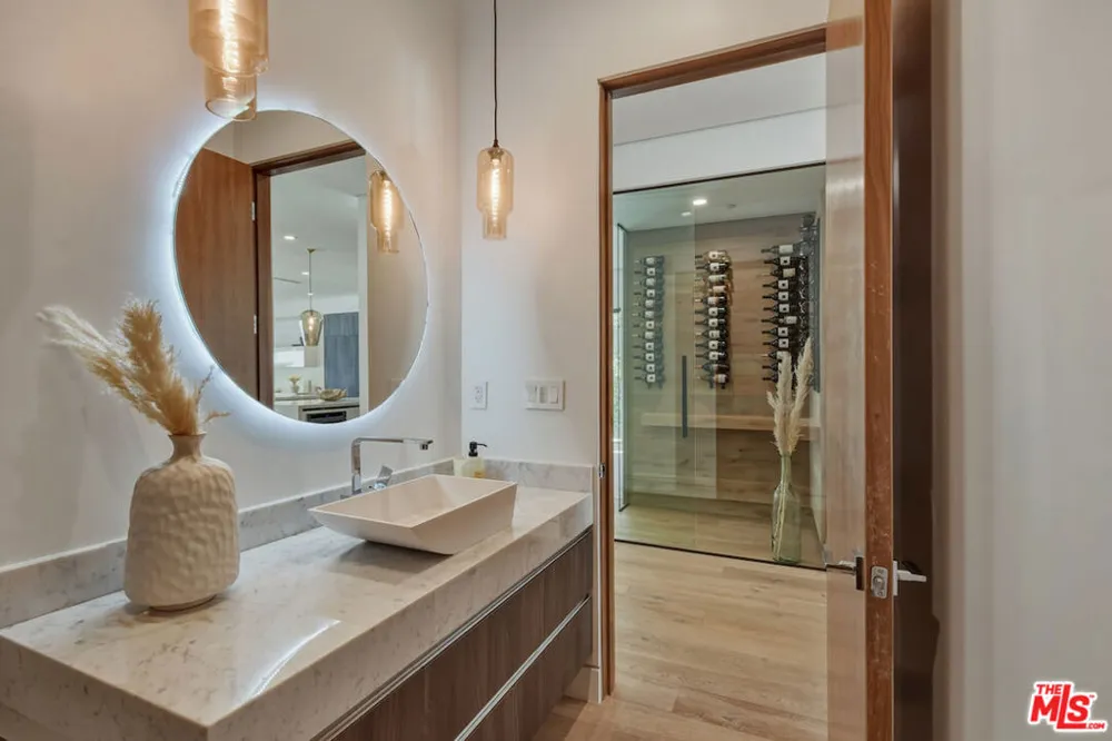 4233 Costello Avenue Sherman Oaks, CA 91423