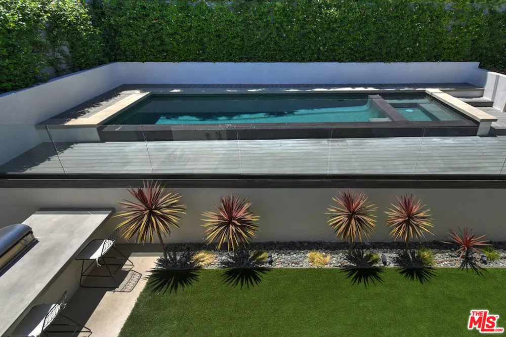 4233 Costello Avenue Sherman Oaks, CA 91423