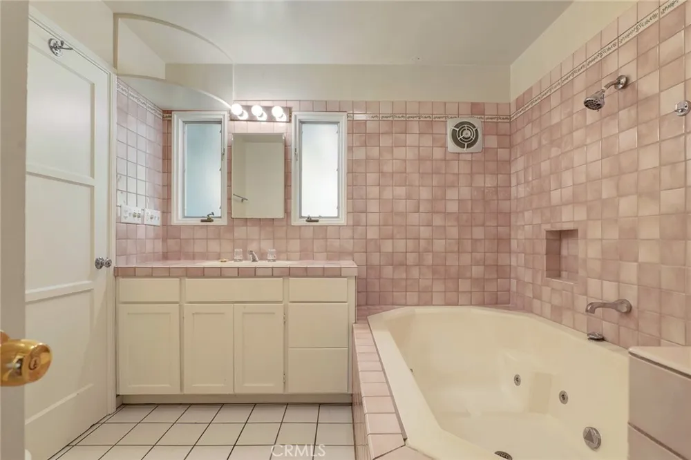 6438 Orion Avenue Van Nuys, CA 91406