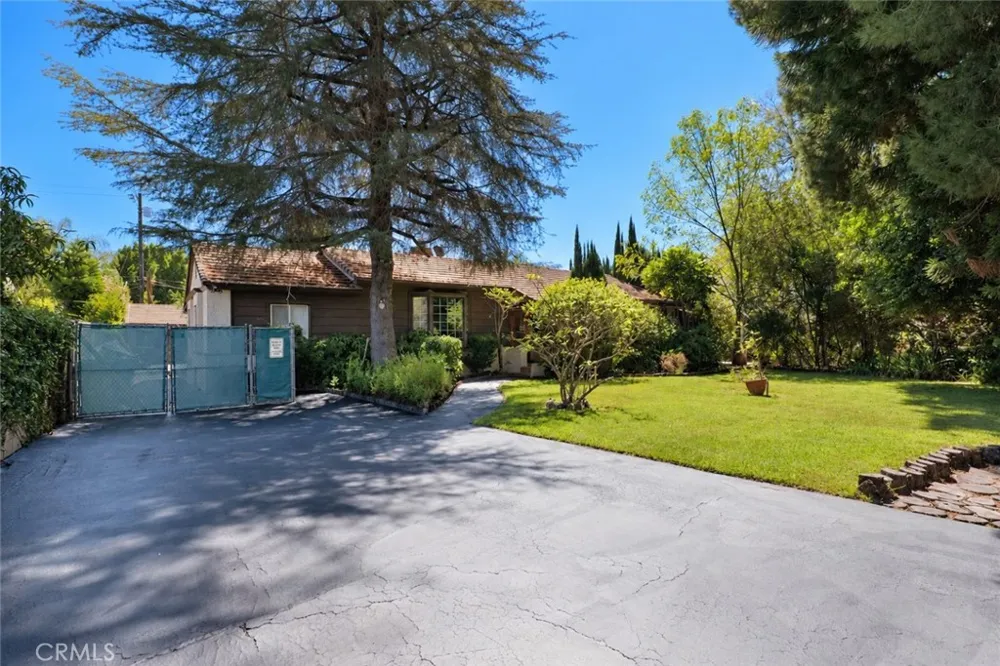 6438 Orion Avenue Van Nuys, CA 91406