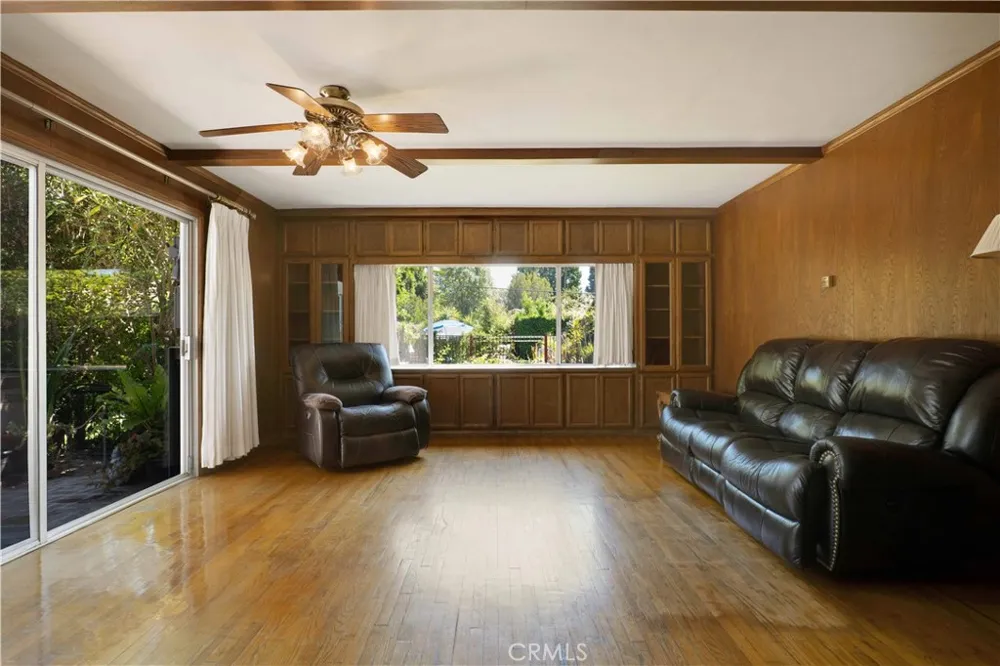 6438 Orion Avenue Van Nuys, CA 91406