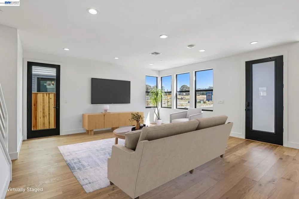 203 Mollusk Circle Marina, CA 93933