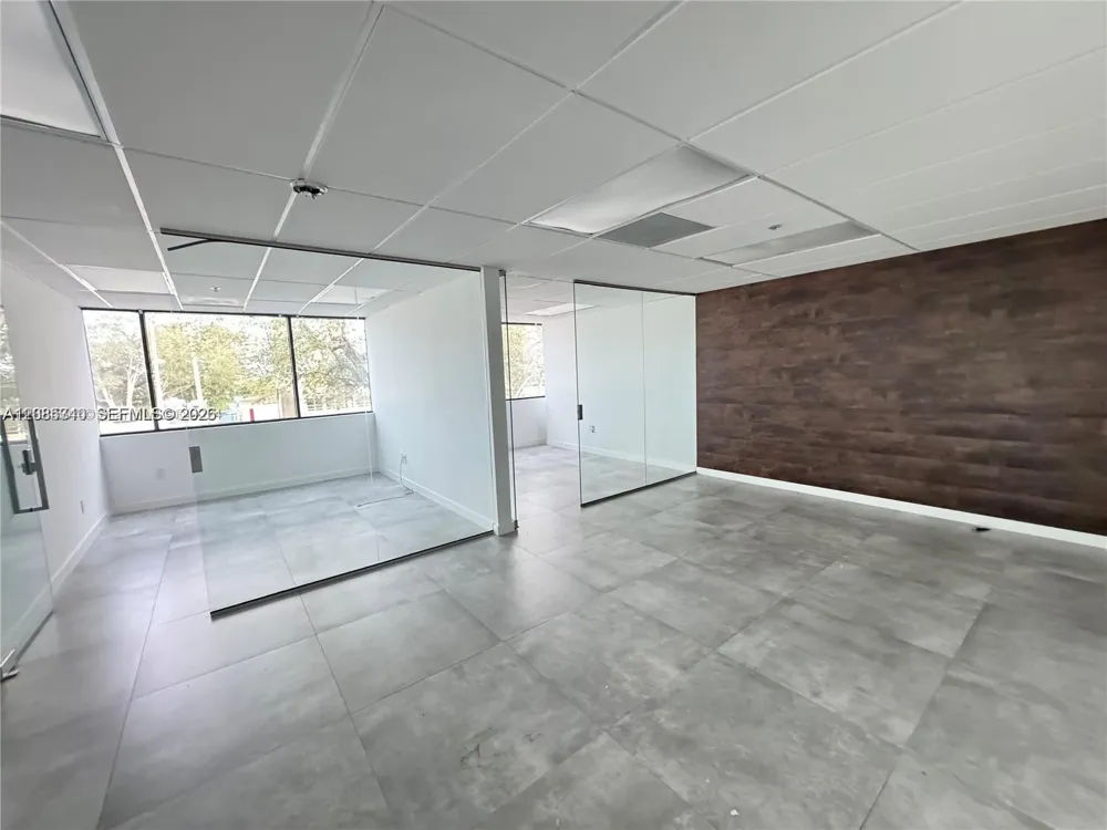 2870 Stirling Rd Hollywood, FL 33020