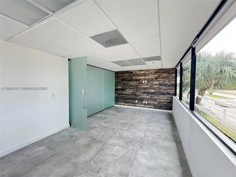 2870 Stirling Rd Hollywood, FL 33020